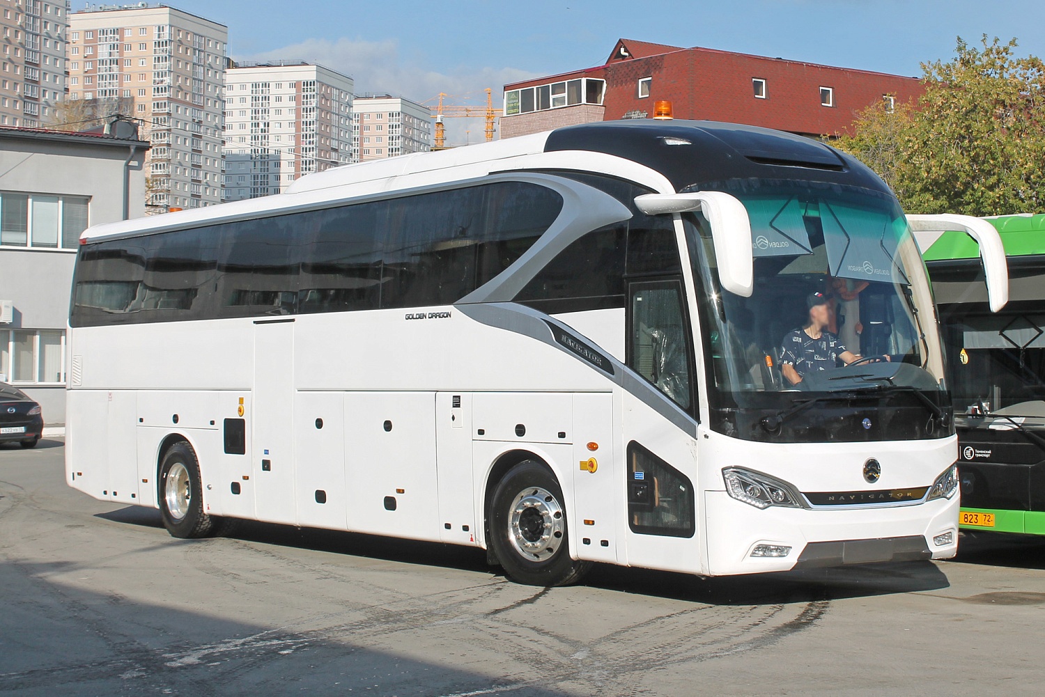 Автобус Golden Dragon XML6129JR Navigator
