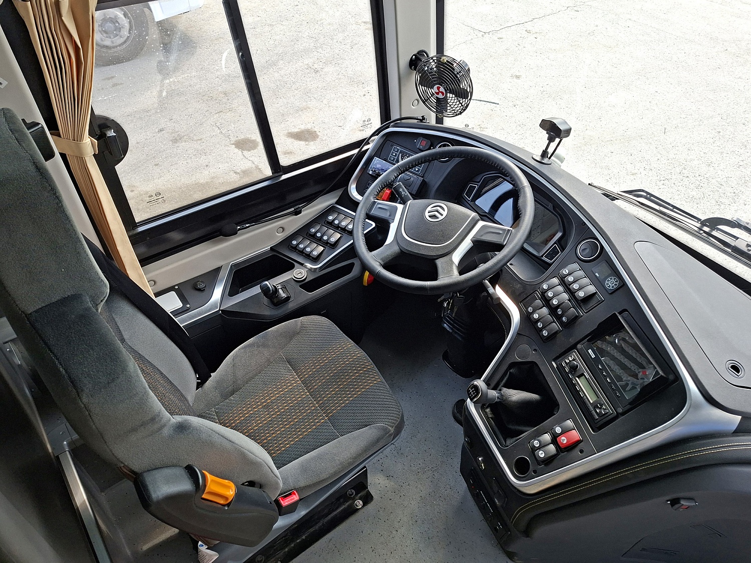 Автобус Golden Dragon XML6122J MAXIM